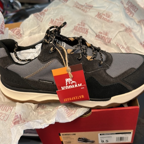 Kodiak Kenosee Low Hiking Boots - Picture 2 of 2